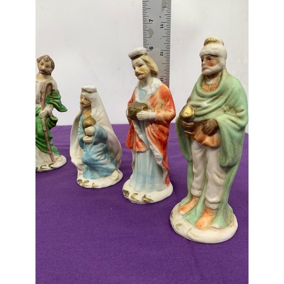 Porcelain Nine Piece Nativity Set made in Taiwan - Picture 4 of 14